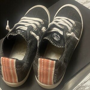 Roxy size 8 Black and Orange Casual Shoes